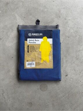 Magellan Outdoors Yellow Packable Adult Rain Ponchó